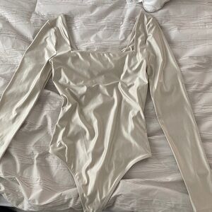 ARITZIA BABATOON BODY SUIT